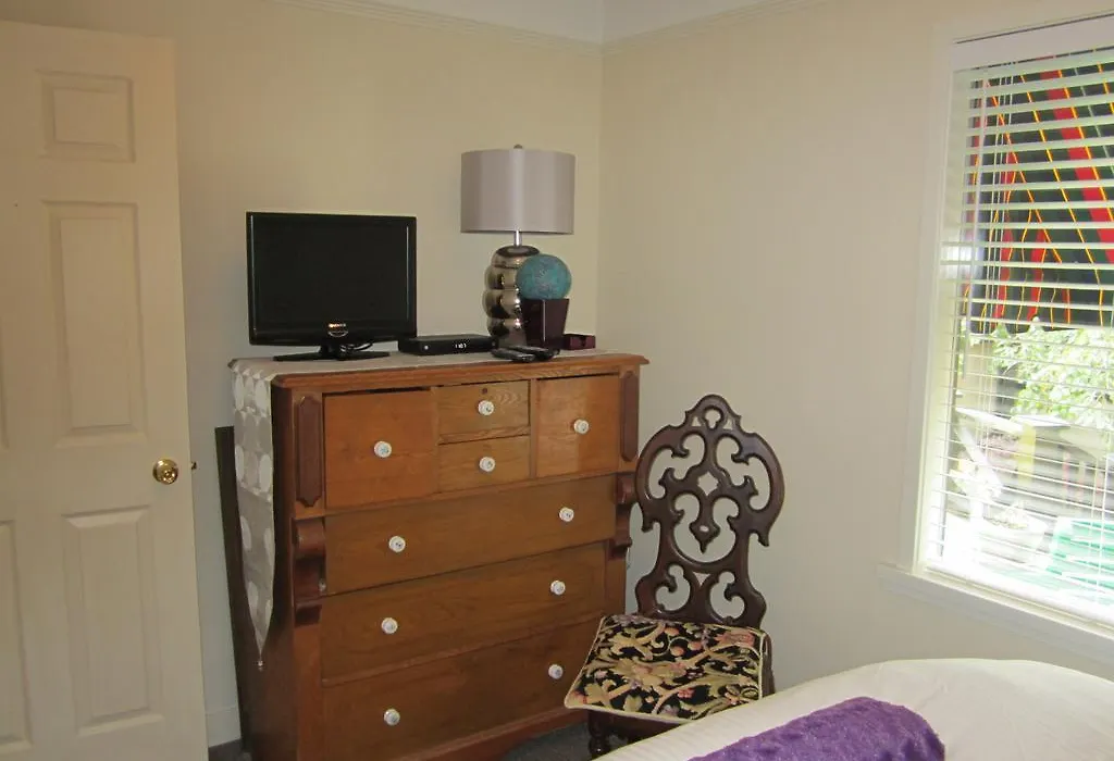 Heathergate Cottage And Suites-1